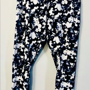 Worn these a time or two! Super soft and comfortable pocket leggings.